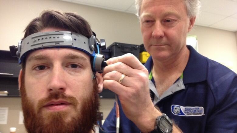 A man wears a testing on his head in a lab 