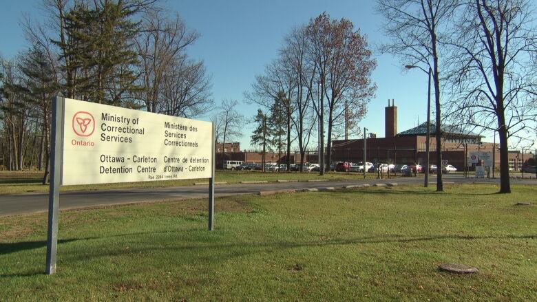 A picture of the Ottawa jail with a sign in the forefront 