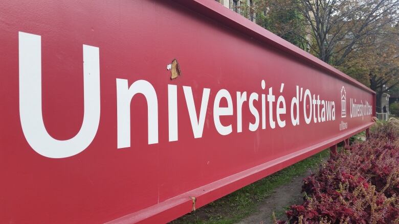 A close up of an outdoor sign at the University of Ottawa.