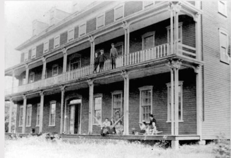 Old photo of hotel.