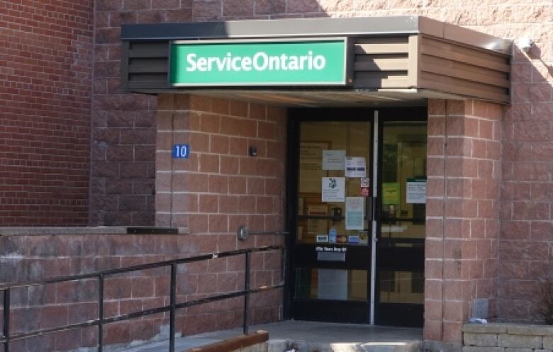 ServiceOntario says all its centres are working to fix technical issues with its driver and license services.