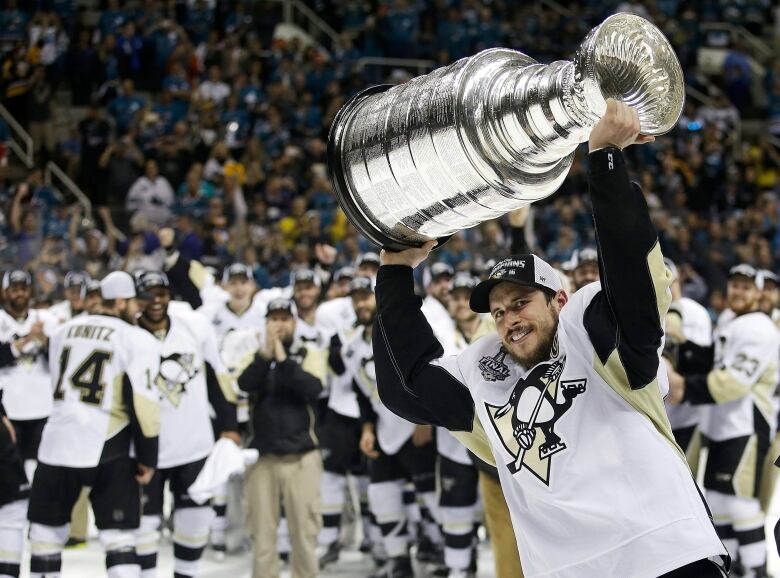 Pittsburgh Penguins star Sidney Crosby lifts the Stanley Cup.