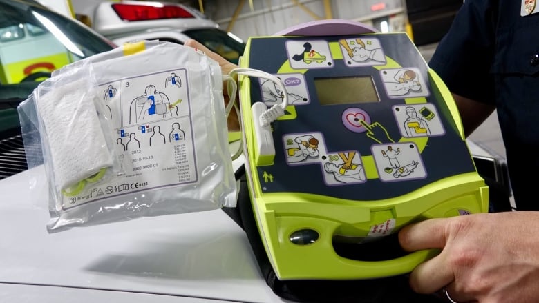 An automated external defibrillator is shown with instructions.