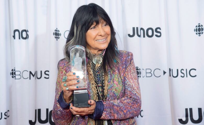 Buffy Sainte-Marie celebrates her Juno for Indigenous Music Album of the Year at the Juno Awards in Vancouver, Sunday, March, 25, 2018