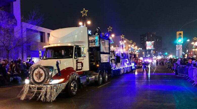 A truck with the Jets logo on it. 