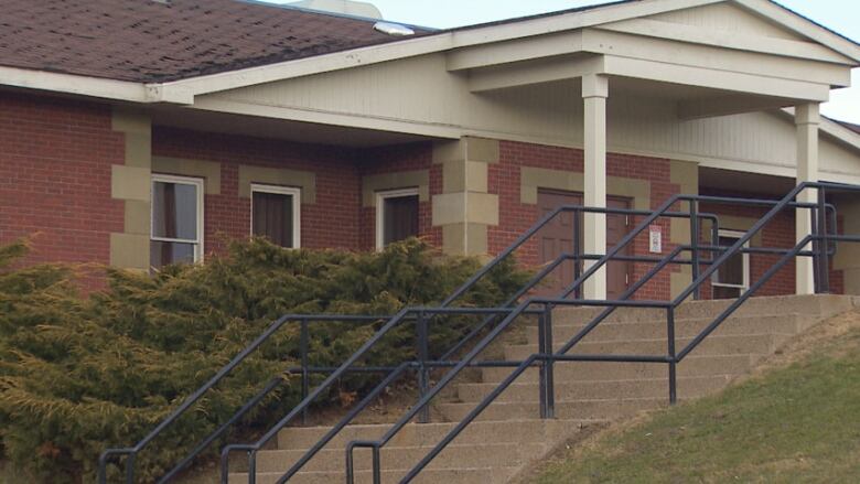 An exterior photo of the Burton courthouse in New Brunswick.