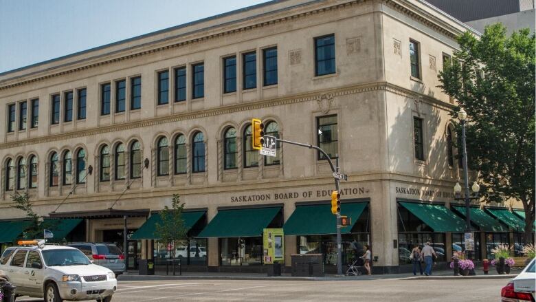 The head office of the Saskatoon Public School Division can be seen in this CBC file photo. 