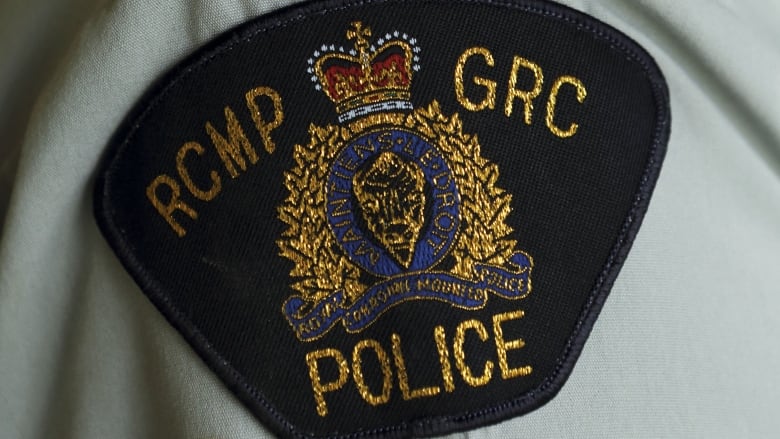 A shoulder patch with the RCMP logo.