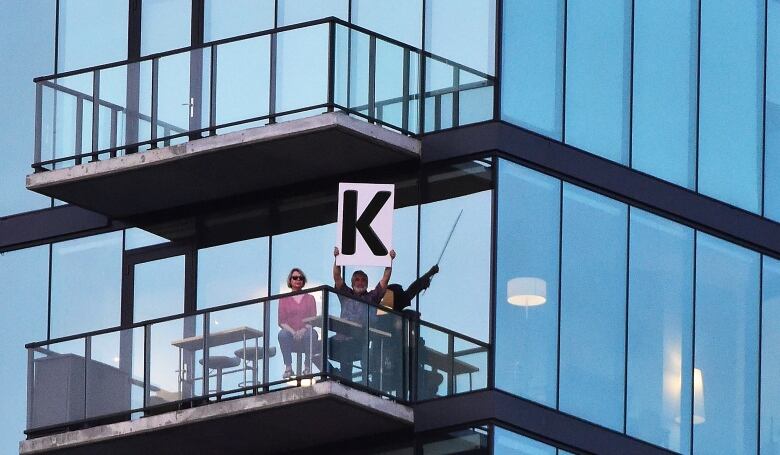  A fan holds up a K sign from his balcony after St. Louis Cardinals starting pitcher Adam Wainwright (not pictured) struck out Milwaukee Brewers center fielder Avisail Garcia (not pictured) during the third inning at Busch Stadium. Mandatory Credit: Jeff Curry-USA TODAY Sports