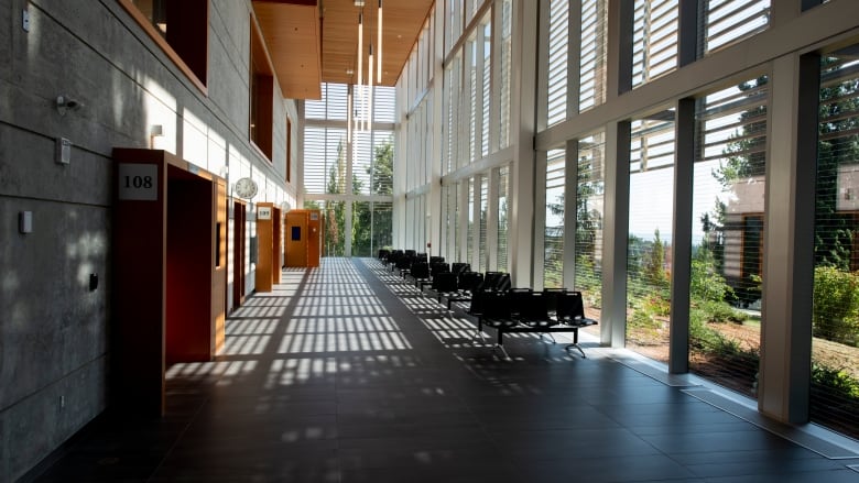 A hall of a courthouse, with entrances to multiple courtrooms.