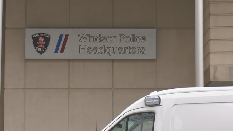 A building with a sign that says Windsor police headquarters on it.