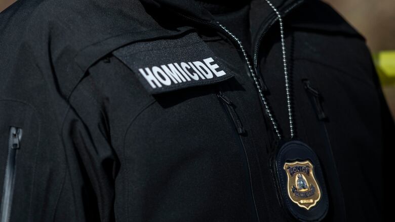 A picture of the chest of an IHIT officer, with the words 'HOMICIDE' clearly visible.