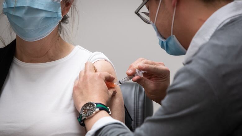 A woman gets a vaccine