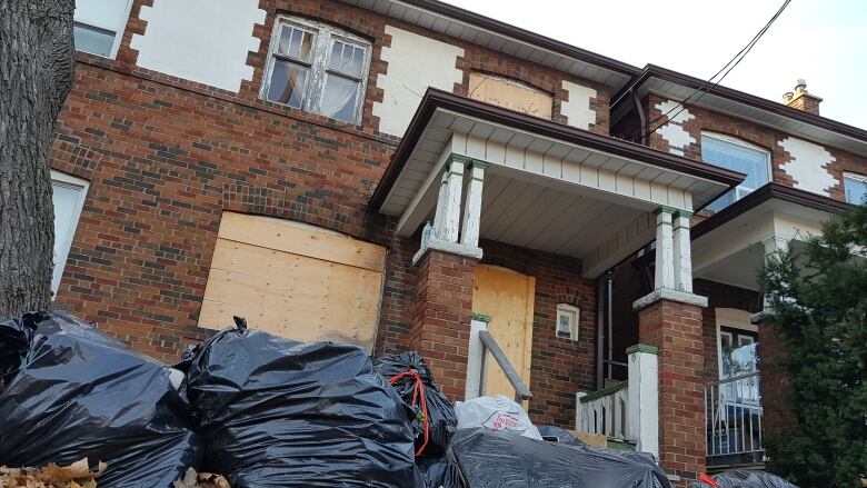 To cover property tax arrears, the city auctioned off this abandoned house on Carling Avenue in the Bloor Street West and Ossington Avenue area. Starting in 2023, owners of vacant homes will be taxed if they remain empty for more than six months of the year. 