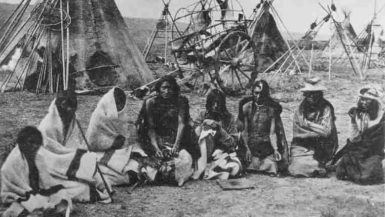 A camp with Indigenous people from the 1800's.