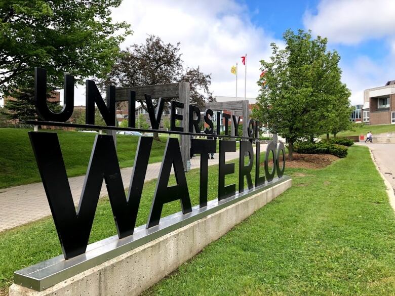 Photo of the University of Waterloo sign 