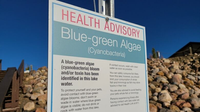 A blue-green algae health advisory sign.