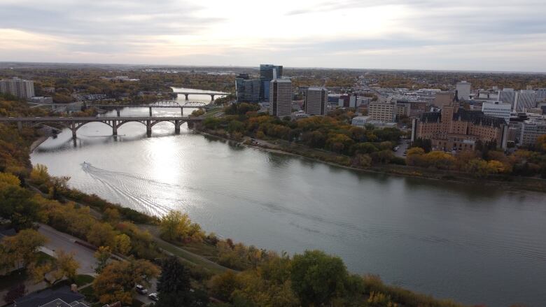 A drone shot of the Saskatchewan River and bridge in Saskatoon.