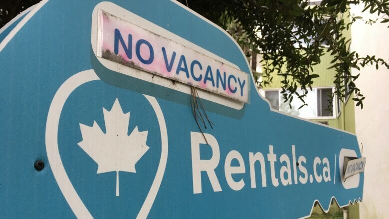 A no vacancy sign.