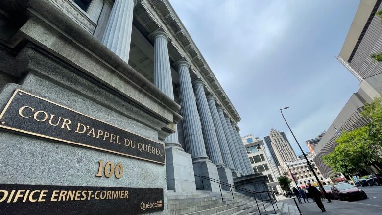 Front steps and columns of a courthouse in Montreal