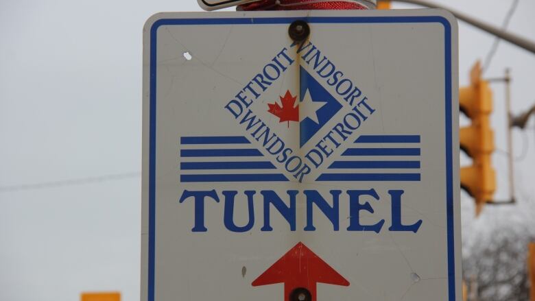 A street sign for the Windsor-Detroit Tunnel