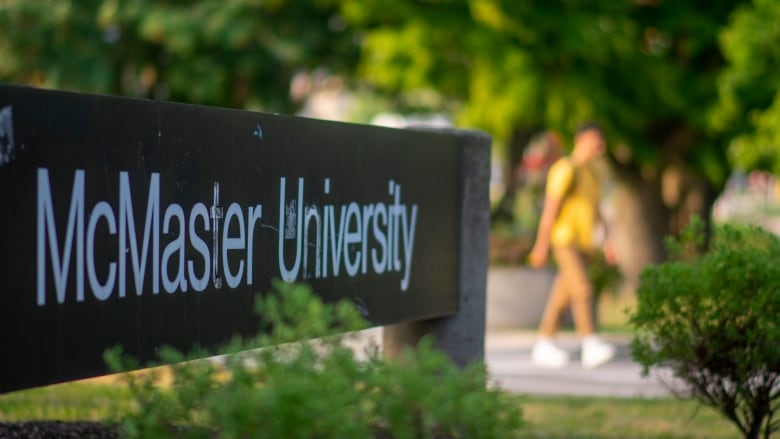 A sign with the words McMaster University on it