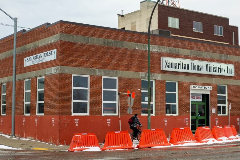 A brick building with the sign 