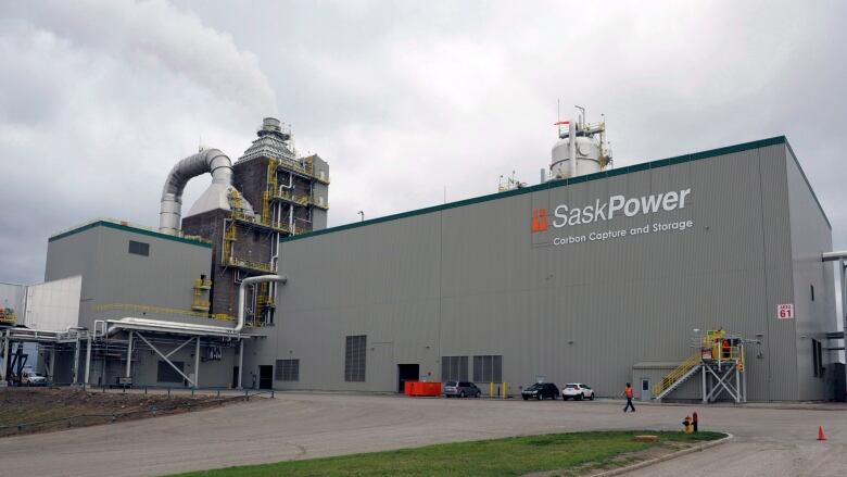 Exterior photo of the SaskPower carbon capture and storage facility at the Boundary Dam Power Station in Estevan, Sask.