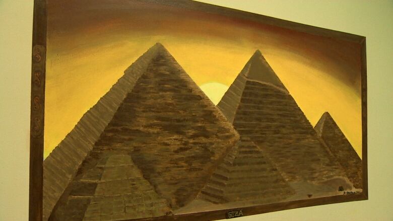 A mural of the Pyramids of Giza. 