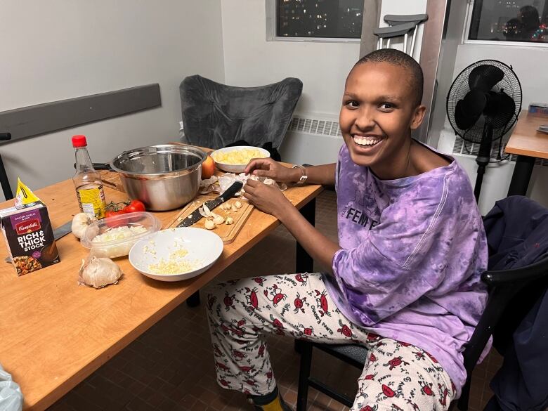 Student Jade Hongerlood chops garlic that was found dumpster diving to include in her meal with friends. 