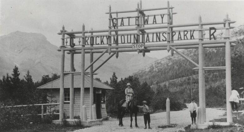 Park Gate, ca. 1920, Whyte Museum of the Canadian Rockies, Annie Staple fonds