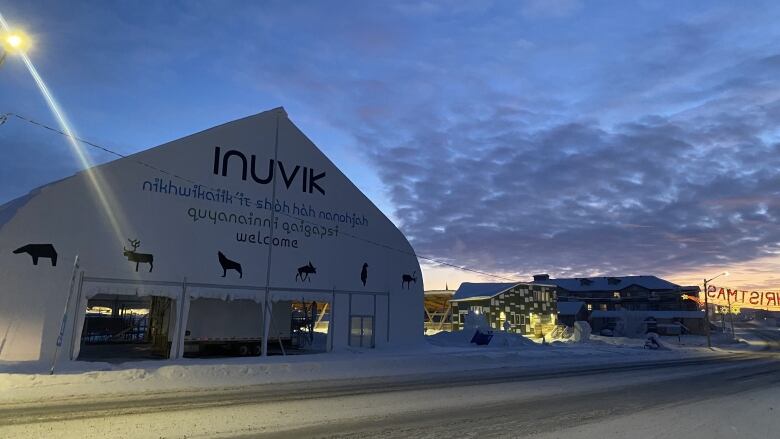 A building that says Inuvik and welcome on it.