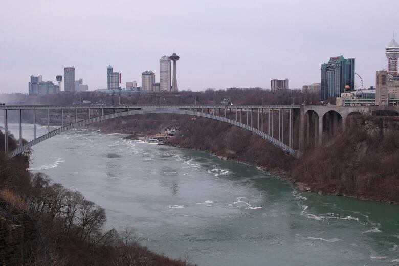  Rainbow Bridge in Niagara Falls, Ont. 