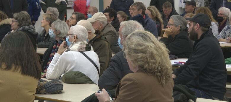 crowd in a room 