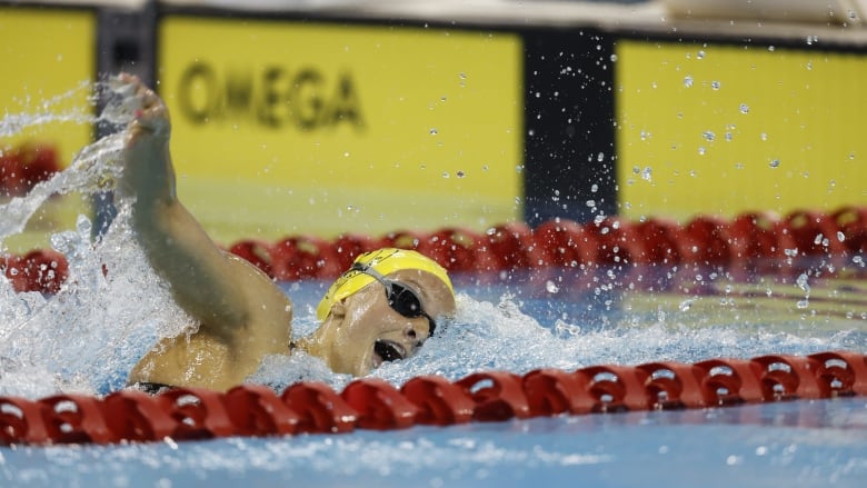 A women's swimmer competes in the 400-metre distance.