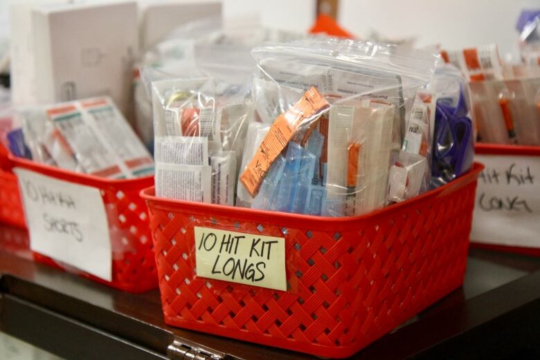 A basket that says 10 hit kit longs