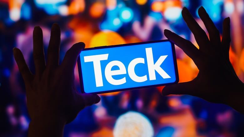 Two hands in hold a smartphone displaying the word TECk.