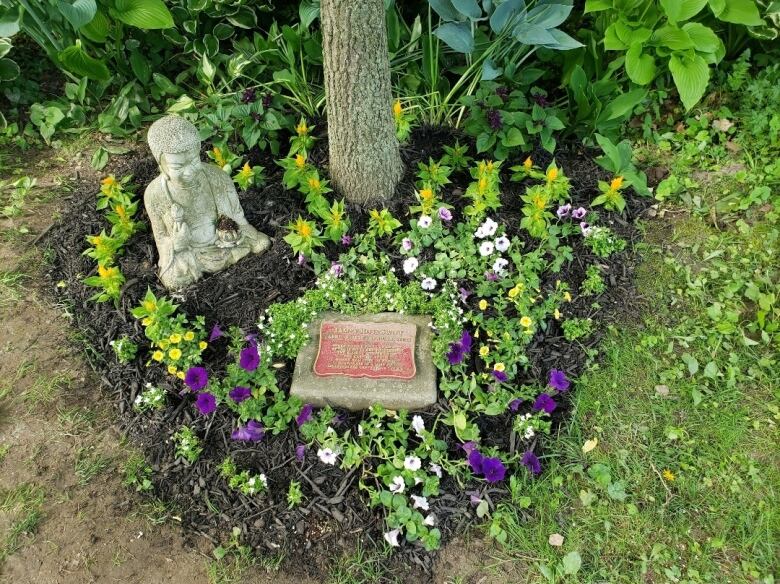 Jamey Swift's memorial featured flowers and a small Buddha statue, and was often the place where people would leave small mementos, and additional flowers.