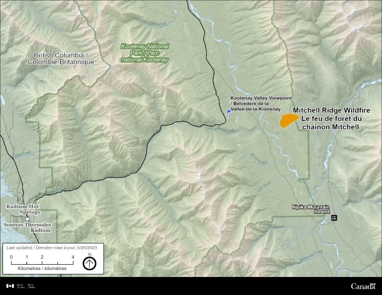 A map of Kootenay National Park, which indicates the Mitchell Ridge Wildfire area in orange. 