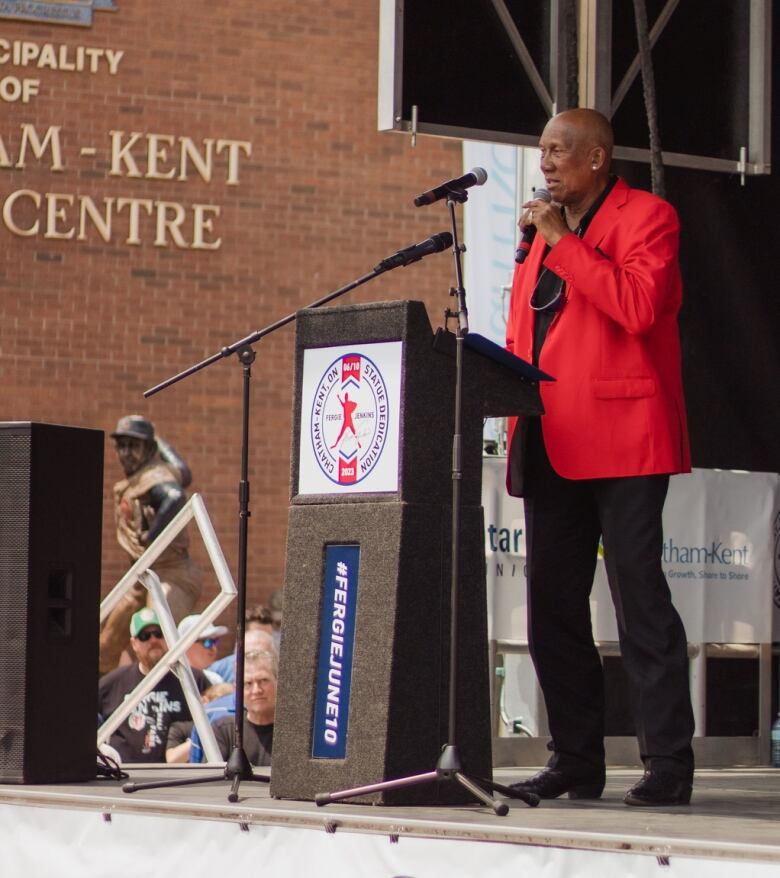 Canada's first ever Baseball Hall of Fame inductee Fergie Jenkins speaks in Chatham, Ont. after a statue of him was unveiled in his hometown.