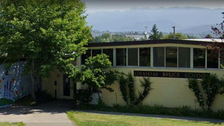 A small school building, with the words 'Graham Bruce Elementary' on it.