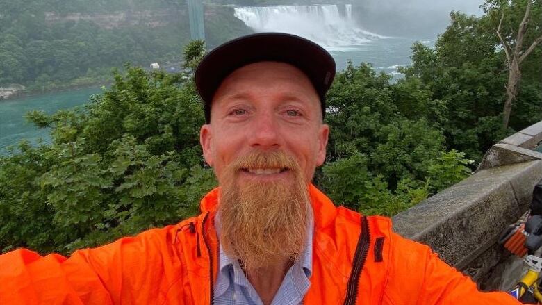 Markus Pukonen at Niagara Falls.