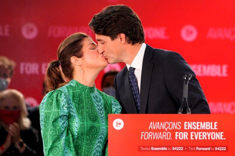 Trudeau and Grgoire Trudeau share a kiss during his victory speech at party campaign headquarters in Montreal, early Tuesday, Sept. 21, 2021.