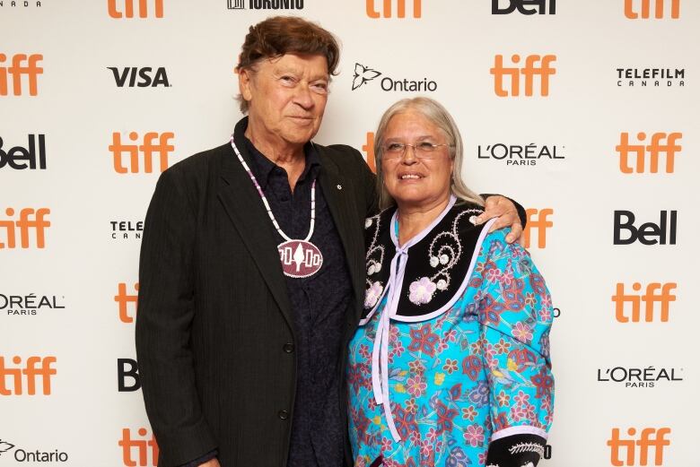 Robertson and Chief Ava Hill on red carpet.