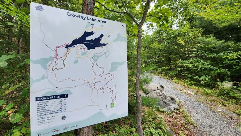 Hikers around the Crowley Lake Outpost can catch a glimpse of a map that shows Kivi Park's connections to Kivi Lake and Linton. There are five main trails with several branching paths.