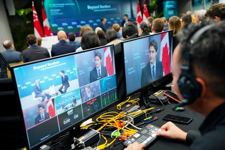 TV monitors display video feeds as Prime Minister Justin Trudeau takes part in an armchair discussion with Bloomberg New Economy Editorial Director Erik Schatzker at Bloomberg in Singapore on Thursday, Sept. 7, 2023.