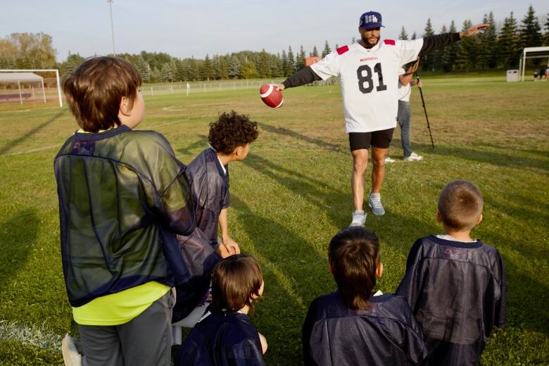 This groups of kids from Kahnaw:ke learned the ins and outs of football from Aloutte's  wide receiver Austin Mack