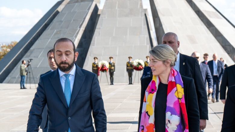 Ministers at a memorial. 