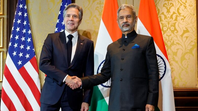 U.S. Secretary of State Antony Blinken shakes hand with Indian Minister for External Affairs Subrahmanyam Jaishankar as they pose for a picture, ahead of a day of meetings in New Delhi, India, November 10, 2023. 