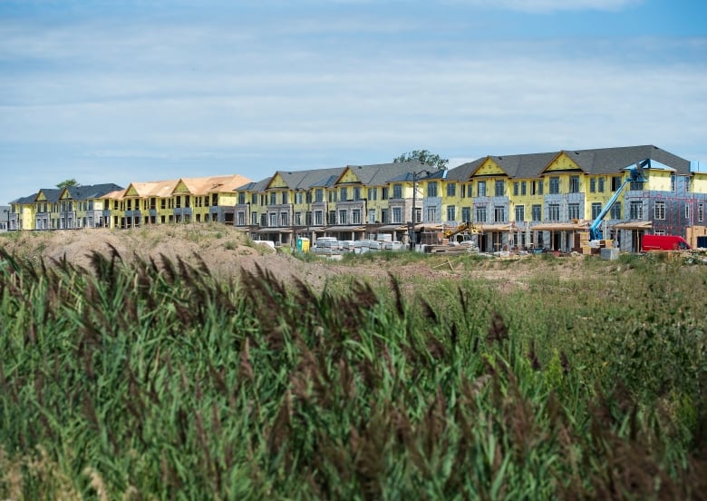 New home construction takes place in a development in Oakville, Ont.